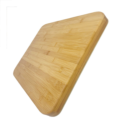 Une planche à découper en bambou durable avec rainure de jus, un ajout parfait à votre cuisine.