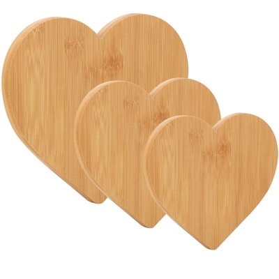 Des planches de coupe en bambou en forme de cœur durables 3 pièces pour les cuisines professionnelles