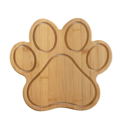 Un ensemble de planches en bambou naturel durable avec des planches de fromage en forme de patte certifié CE / UE