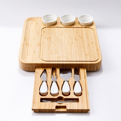 Planche en bois rectangulaire personnalisable pour les fromages écologiques servis dans les restaurants