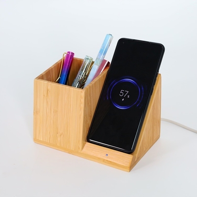 Stand de chargeur sans fil de bureau en bambou rapide avec support de stylo et horloge OEM acceptable